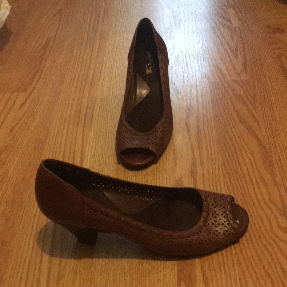 Peep toe pumps, leather - summer is not over!